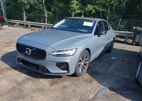 2022 Volvo S60 B5 Inscription/B5 Momentum из США, поврежденный, VIN 7JRL12FZ2NG189813